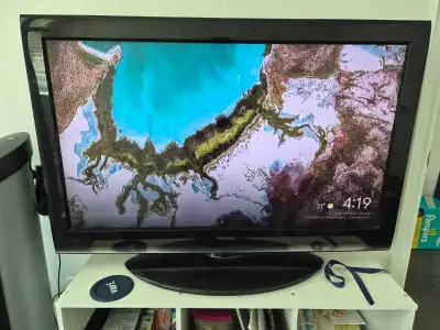Toshiba 40 inch 1080p TV with Remote - Works Great, View more