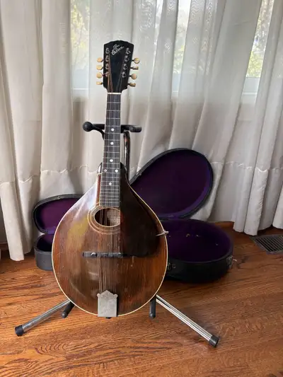Gibson A-2 mandolin made in USA 1919 comes with original hardshell case- good condition