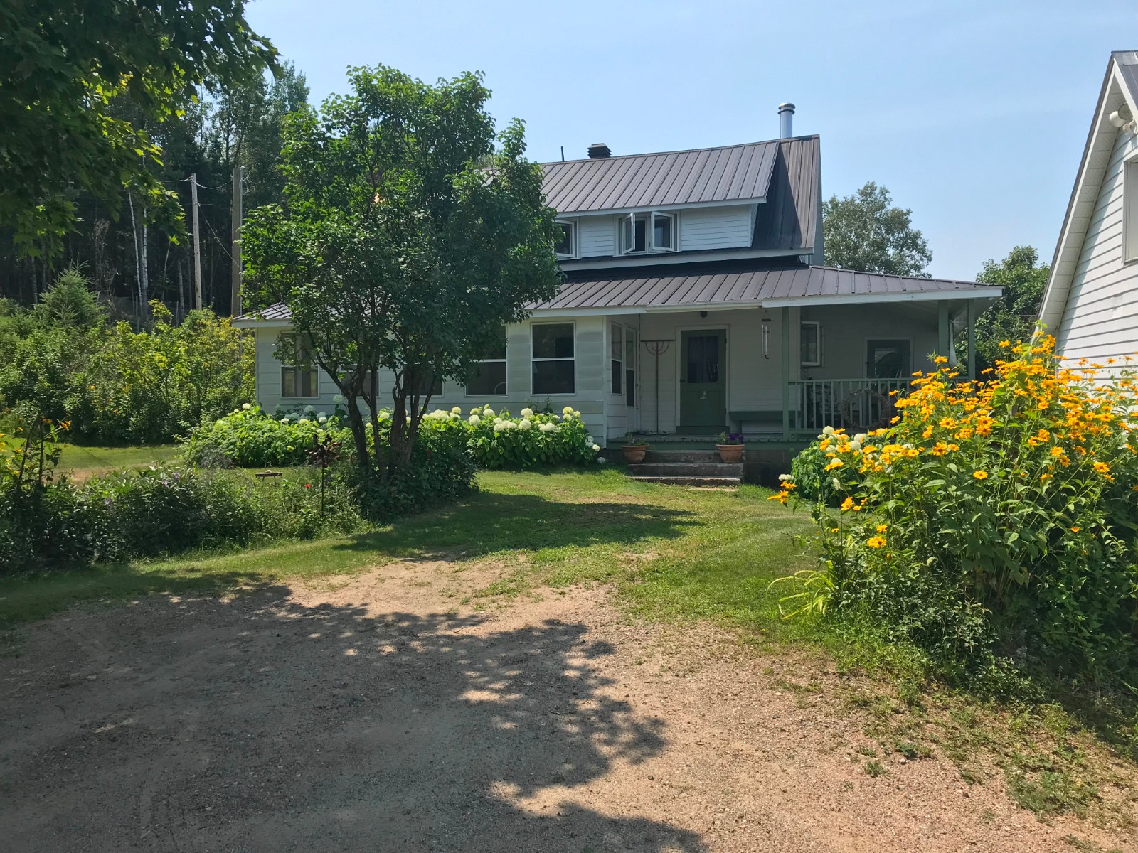 ( RARE ) 150 Acres with Lake Front 1 Hr north of Montreal — photo 3