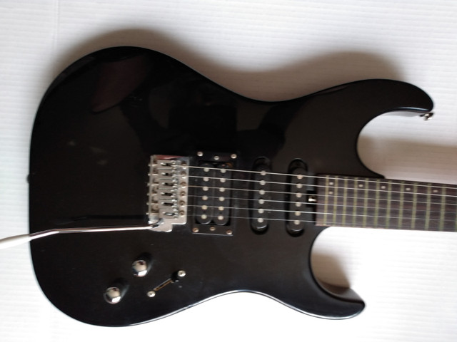 WASHBURN PRO X-SERIES 6 STRING ELECTRIC GUITAR WITH TREMOLO BAR in Guitars in St. Catharines - Image 4