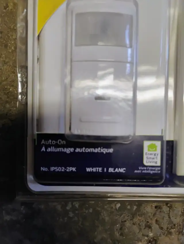 NEUF gradateur detecteur mouvement NEW motion sensor light dimer in Electrical in Laval / North Shore - Image 6