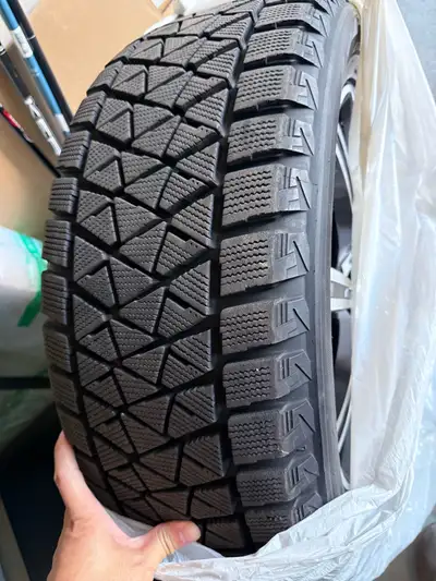 *4x Volvo XC90 19 Inch OEM Two-Tone Matte Graphite Rims (used one winter only). From a 2020 XC90. Fi...