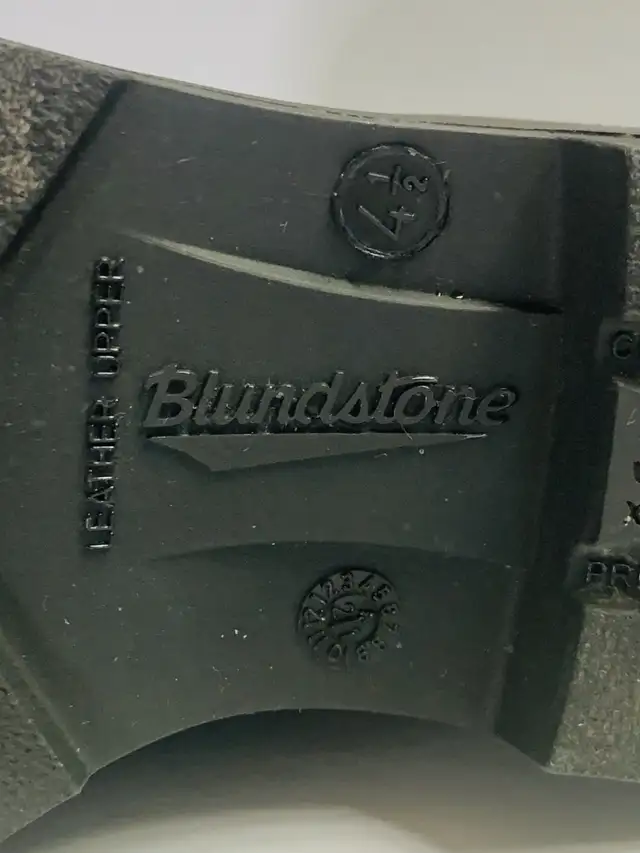 Blundstone Boots (Size 4 1/2)64689496959873123
