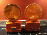 USED SWS Model 747-PC Barricade Lights for Parts or Repair Untes
