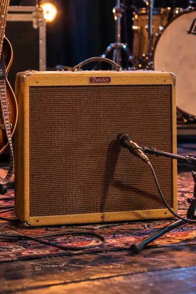 Fender Blues DeVille Reissue 4×10 Tube Amp, View more