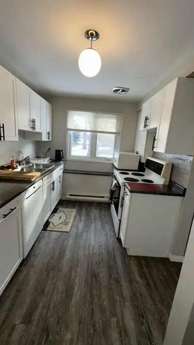 3 Bedroom Condo        Available September 1st