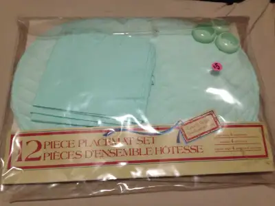 4 placements, 4 napkins, 4 napkin rings. All matching