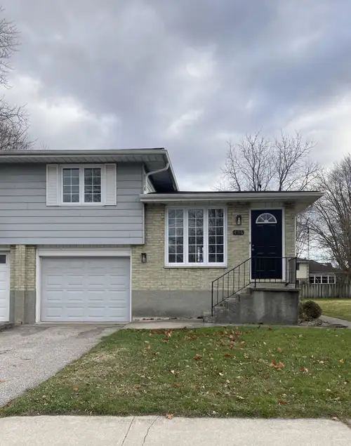 FOR RENT – 3 Bedroom Side Split Home 194 Main Street, West Lorne ⸻ ✨ Property Overview A bright and...