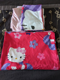 Ensembles de draps pour lit jumeau Hello Kitty et Schtroumpfs