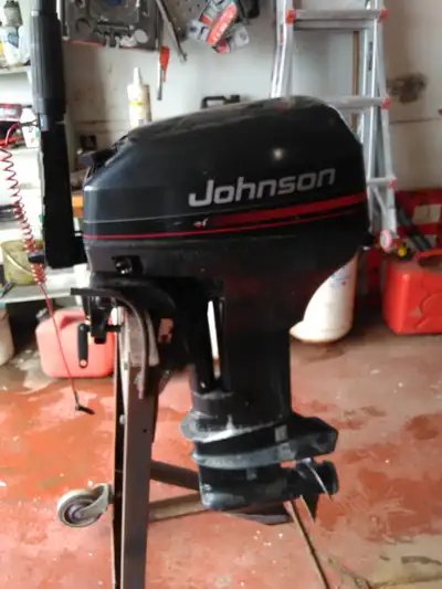 Outbaord motor 15hp good condition , come whit gas tank.
