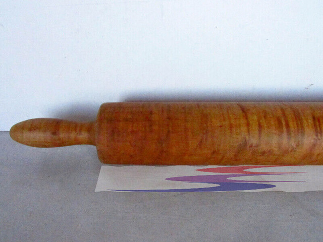 Vintage 20” Tiger Maple Rolling Pin 1 Pc. Solid Wood Baking Past in Arts & Collectibles in Kitchener / Waterloo - Image 3