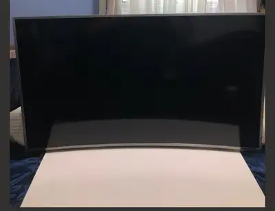 Samsung UN49MU7600F Curved 4K Smart LED TV. In Excellent Condition !! Comes with remote , power cabl...