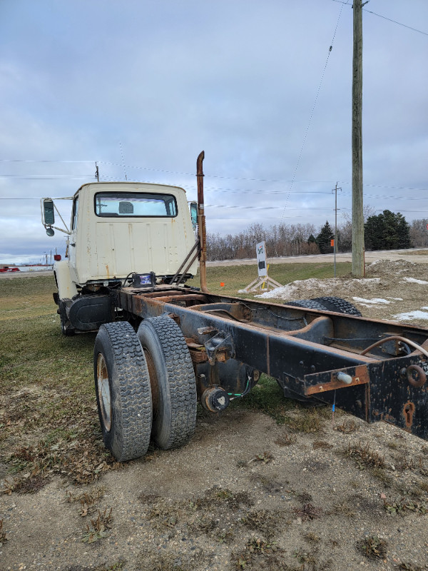 FORD 8000 cab and chassis in Heavy Trucks in Brandon - Image 2