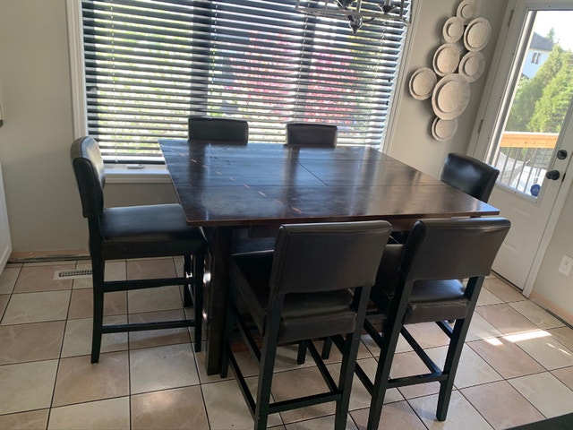 8 seater adjustable counter height Dining set with 8 bar stools