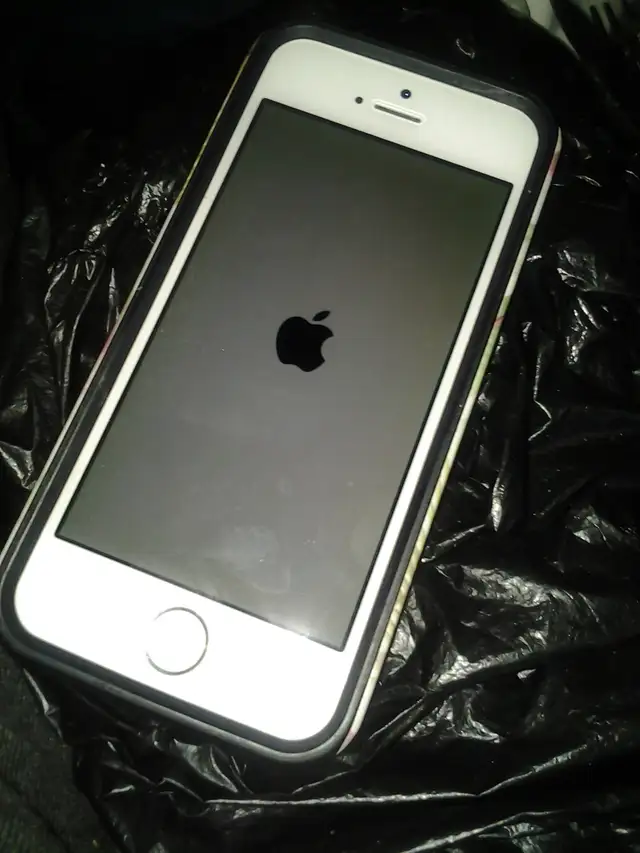 apple ipad on magnetic launchport protective case MANY mac mini in iPads & Tablets in City of Montréal - Image 11