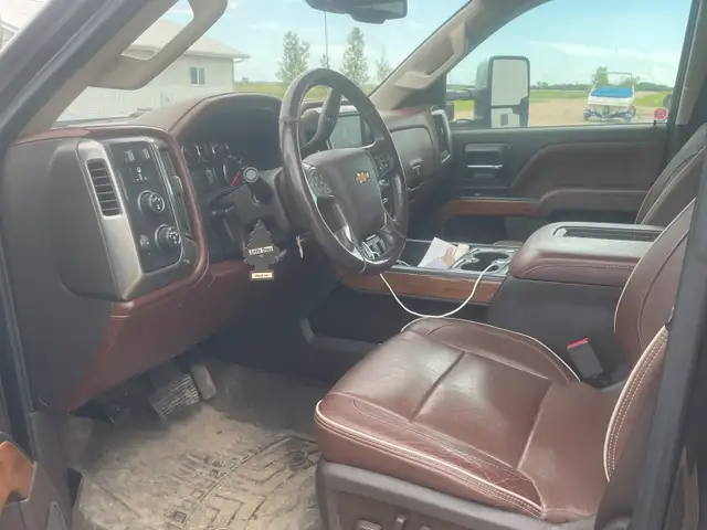 2500 high country in Cars & Trucks in Saskatoon - Image 4