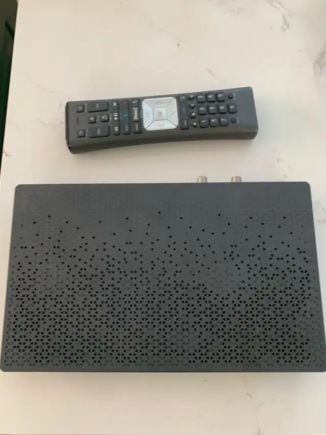Shaw cable box and remote (3x HDMI cables) in General Electronics in Edmonton - Image 2