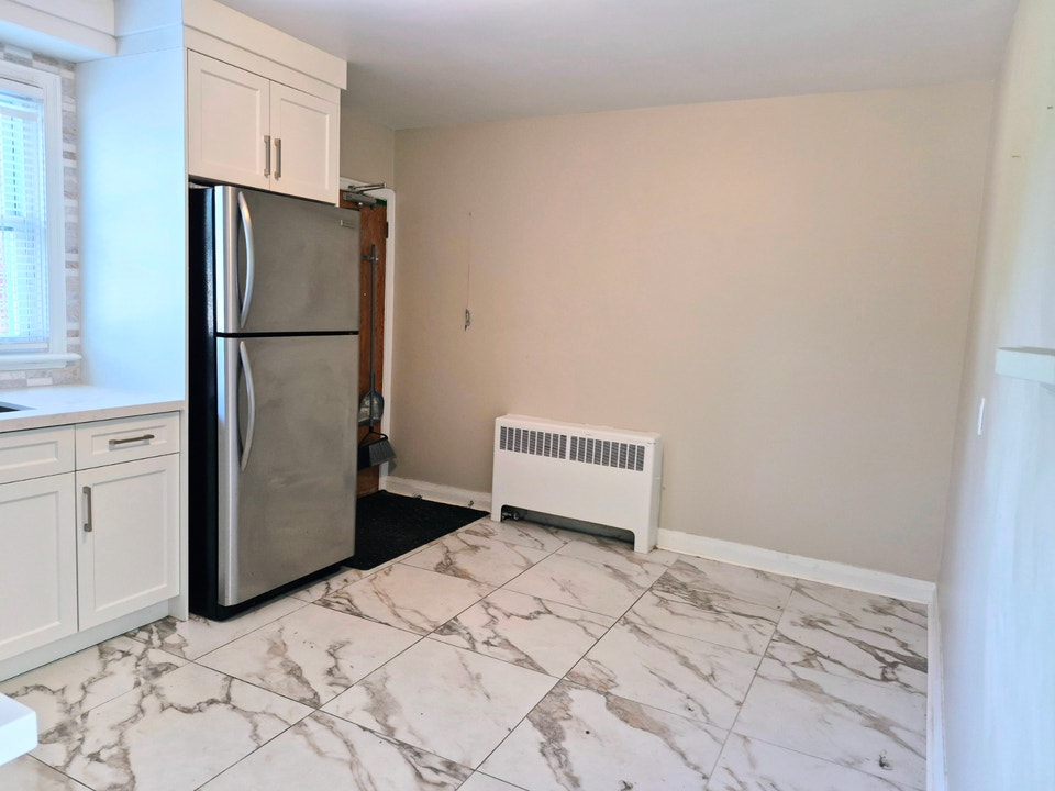 2 Bed * Main Floor * HEAT, WATER & PARKING INCLUDED 3