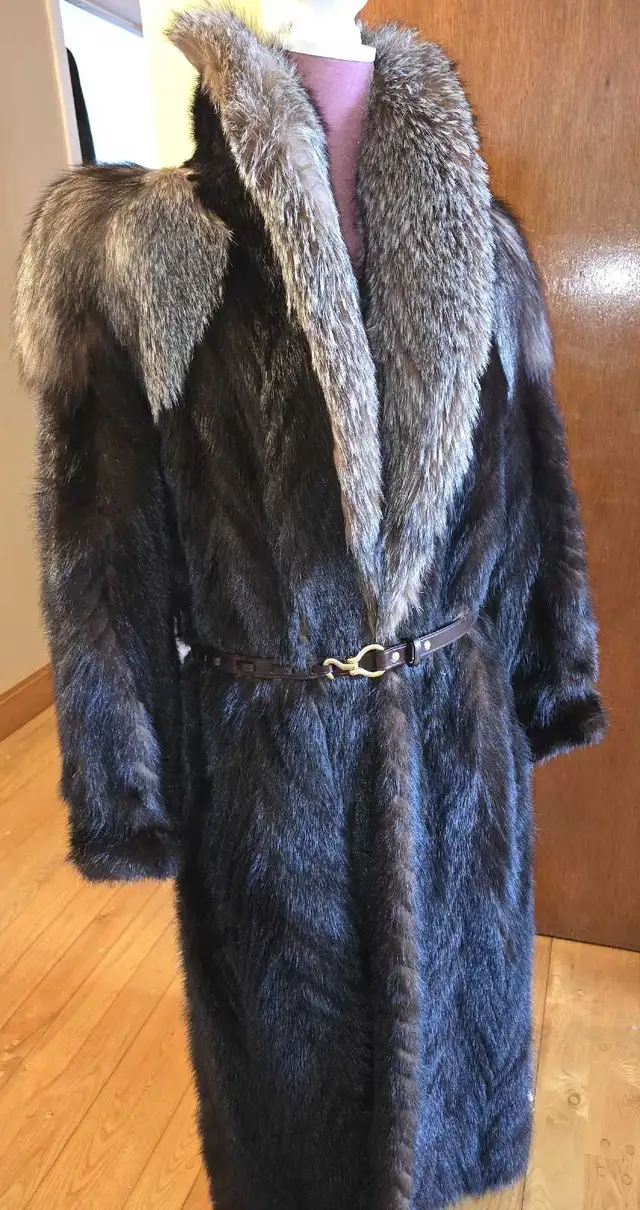 MANTEAU DE VISON RENARD in Women's - Tops & Outerwear in Granby - Image 2