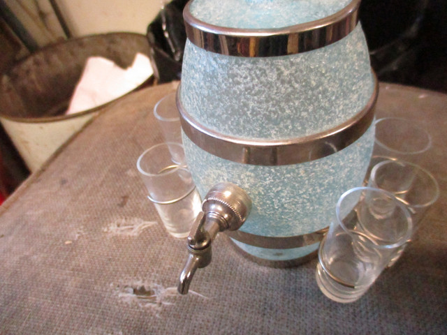 1960s GLASS BARREL SHOT GLASS METAL SPIGOT LIQUOR DISPENSER $20 in Arts & Collectibles in Winnipeg - Image 4