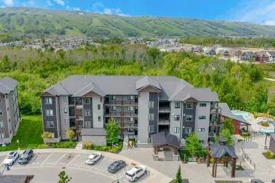 Welcome to #403 - 16 Beckwith Lane, The Blue Mountains $749,999 ️ 3 2 1 Parking Spot ️ Unobstructed...