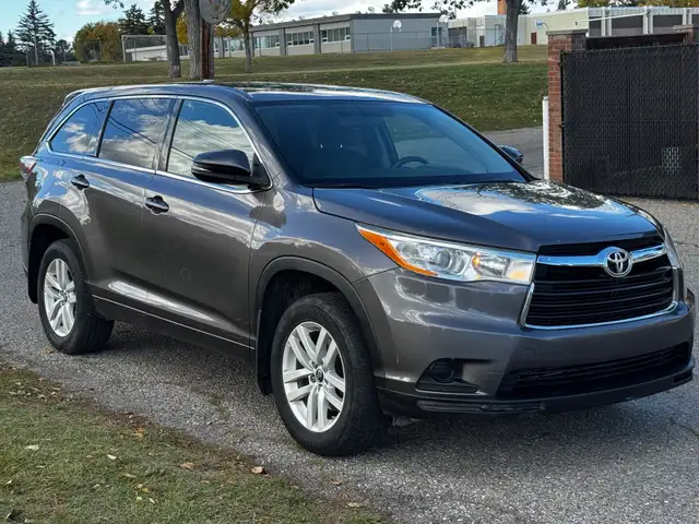 2016 Toyota Highlander LE – 193,565 km