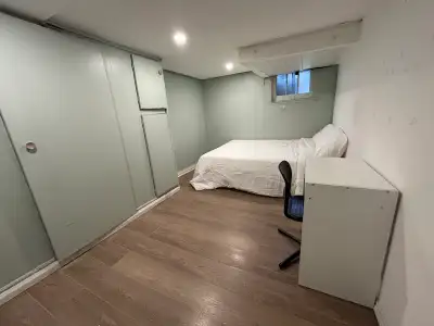 Spacious and bright private room available in a clean, quiet home in the highly convenient Dufferin...