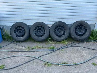 225/70/16 champiro icepro suv 14rows (9/32) Sur jante 5x114.3 Était sur Mazda cx-5 2015 Les 4 pour 4...
