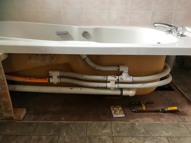 Soaker jet tub - delivery available in Plumbing, Sinks, Toilets & Showers in Vernon - Image 3