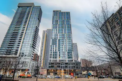 Modern 1 Bedroom Condo Near Eaton Centre For Lease