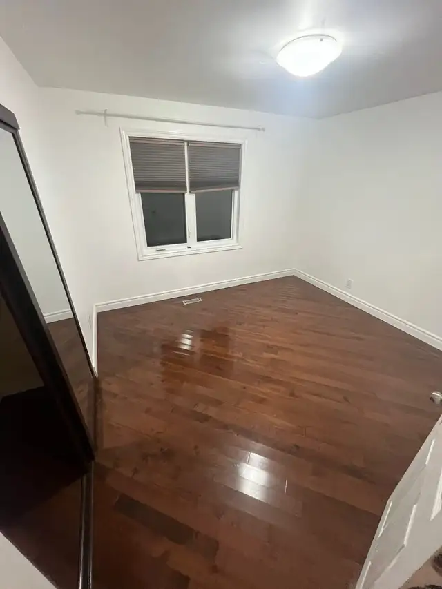 SHARED ROOM AVAILABLE IN SCARBOROUGH