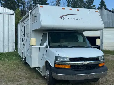 2006 GMC motorhome 28 feet long new Michelin tires. 6.0 liter Vortec engine. Unit is in excellent co...