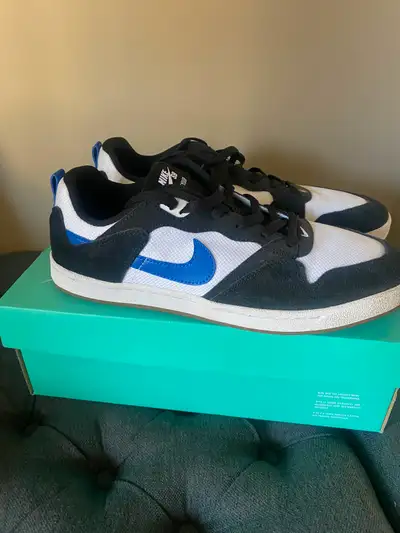 NEW Nike Alleyoop - size 11, View more
