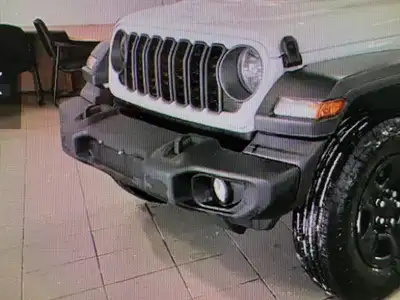 This bumper assembly is off a brand new 2025 Jeep that I just purchased.I changed bumpers and instal...