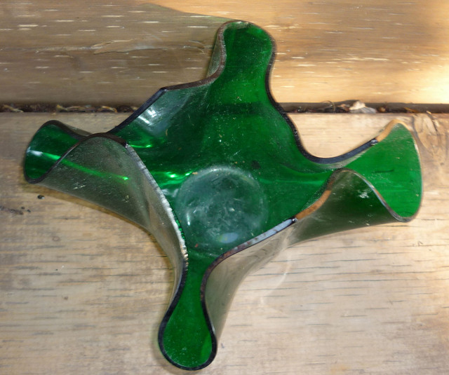 Vintage P Fogarty Artist Signed Green Glass Vase Sculpture in Arts & Collectibles in Sudbury - Image 2