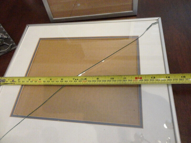 5 Asst Picture Frames selling REAL CHEAP -3 Cracked $9/for all 5 in Arts & Collectibles in Kitchener / Waterloo - Image 4