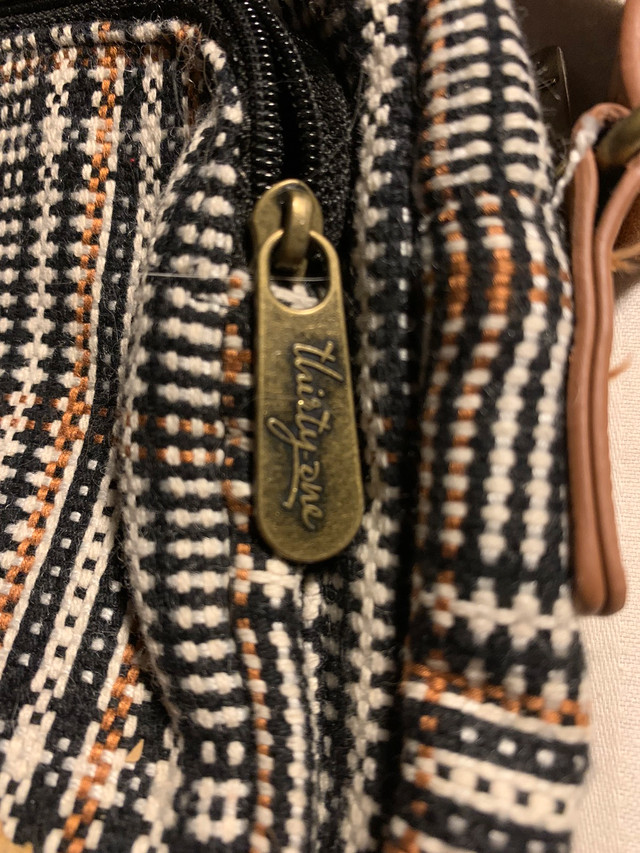 All zipped up crossbody purse  in Women's - Bags & Wallets in Muskoka - Image 3