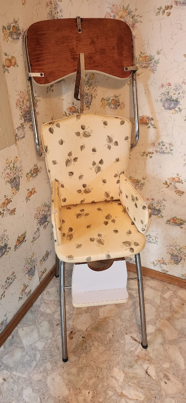 Vintage high chair in Feeding & High Chairs in Peterborough - Image 2