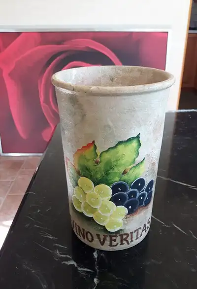 Refroidisseur de vin en poterie. Hauteur 9″  diametre 6″, View more