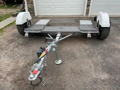 Awesome,Power Brakes, Straps,like New Tires,Bearing Buddies,Tilt centre for easy loading,Swivels,Jac...