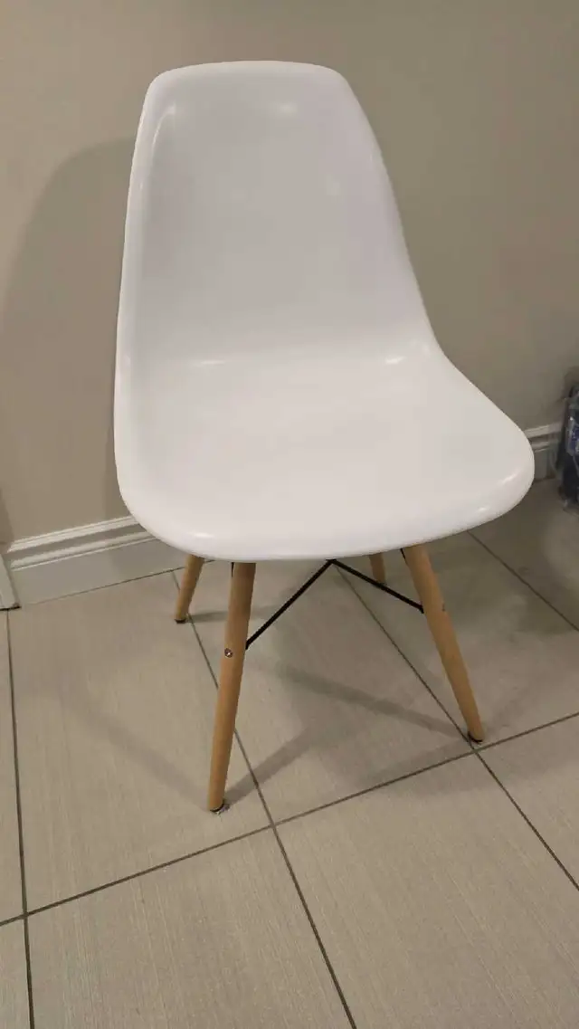 White Eiffel Chair in Chairs & Recliners in Markham / York Region - Image 3