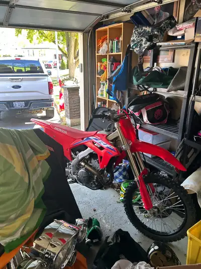 I have a 2005 Road king has an upgraded clutch 14” apes brand new white wall braided lines windshiel...