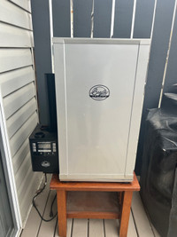 Bradley 4 rack electric vertical smoker with over 200 pucks 