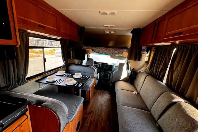 Ford Majestic 2017  **Financing&nbsp;Available*** in RVs & Motorhomes in Calgary - Image 14