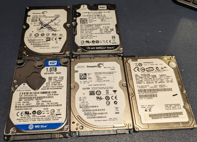 Lot of 5 2.5" hard drives 250gb - 1tb dans Composants de système  à Ville de Montréal