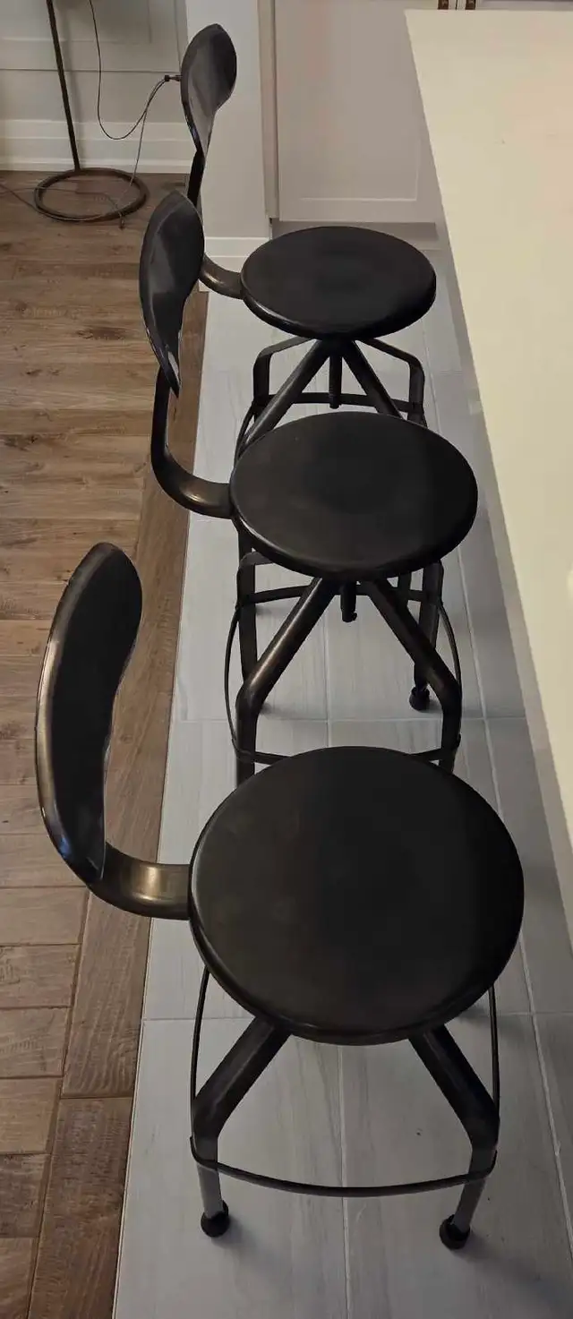 Metal swivel bar stools x3 in Chairs & Recliners in Oakville / Halton Region - Image 3