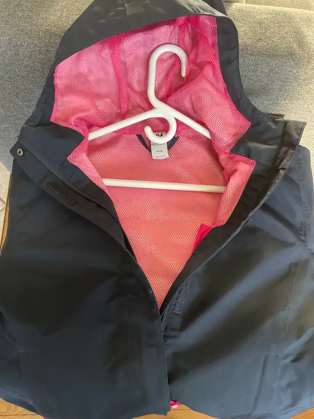 Girls Helly Hansen Rain Jacket in Kids & Youth in Dartmouth - Image 5