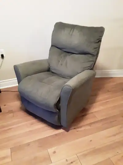 Very comfortable grey lazyboy electric recliner. Lots of life left in it. Back comes off for easy tr...