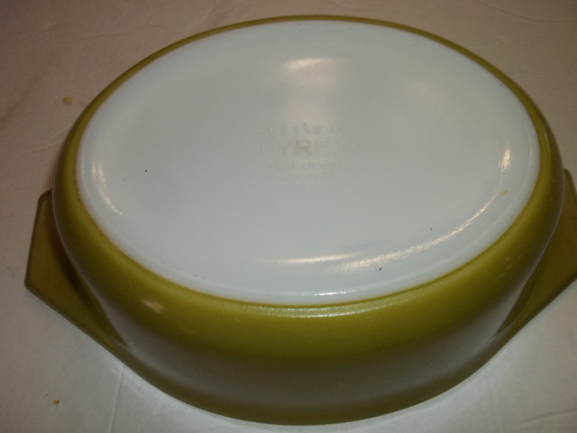 Verde Pyrex casserole bowl in Kitchen & Dining Wares in Chatham-Kent - Image 3