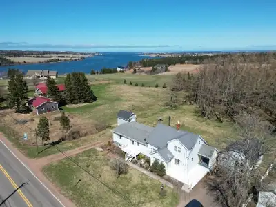 Available Dec 1!! UTILITIES INCLUDED! Check out this beautiful duplex in New London, PEI! Located ne...